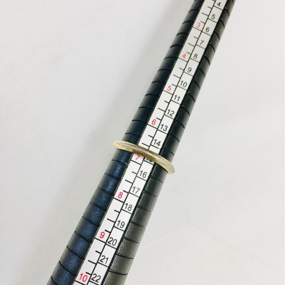 PRETTY Avon Faux Opal Ring - Picture 9 of 10